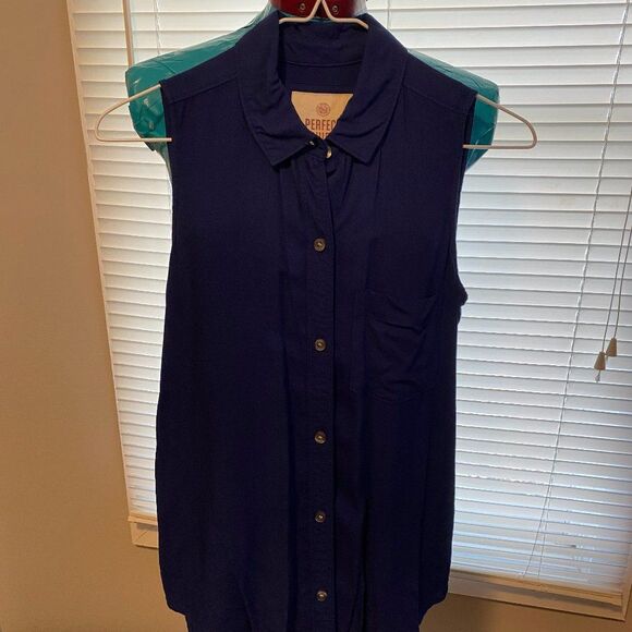 SO Perfect Shirt Button Down Sleeveless Bundle of 2 Rayon Womens Shirt Size XS - Picture 3 of 10